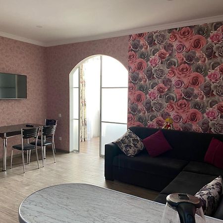 Mindia'S Two Bedroom Apartment Batumi Exterior photo